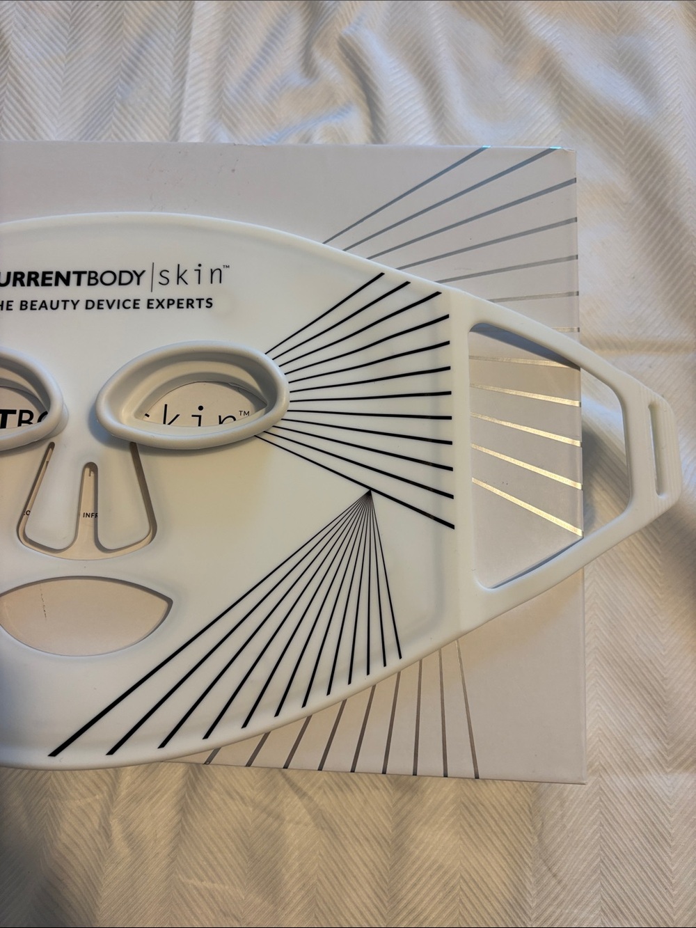 CurrentBody Skin Red LED Face Mask White - Picture 2 of 6